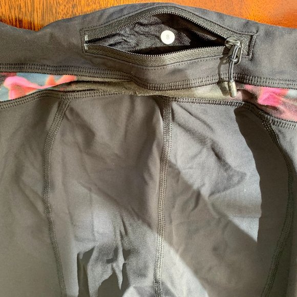Lululemon Spring Has Sprung Crops- Size 8 - Picture 6 of 8